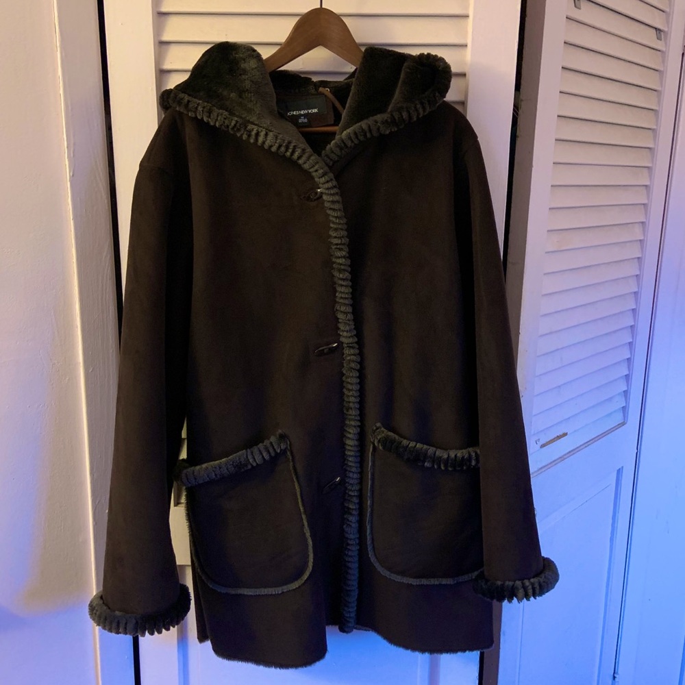 Jones New York NWOT Suede Coat with Faux Fur Trim